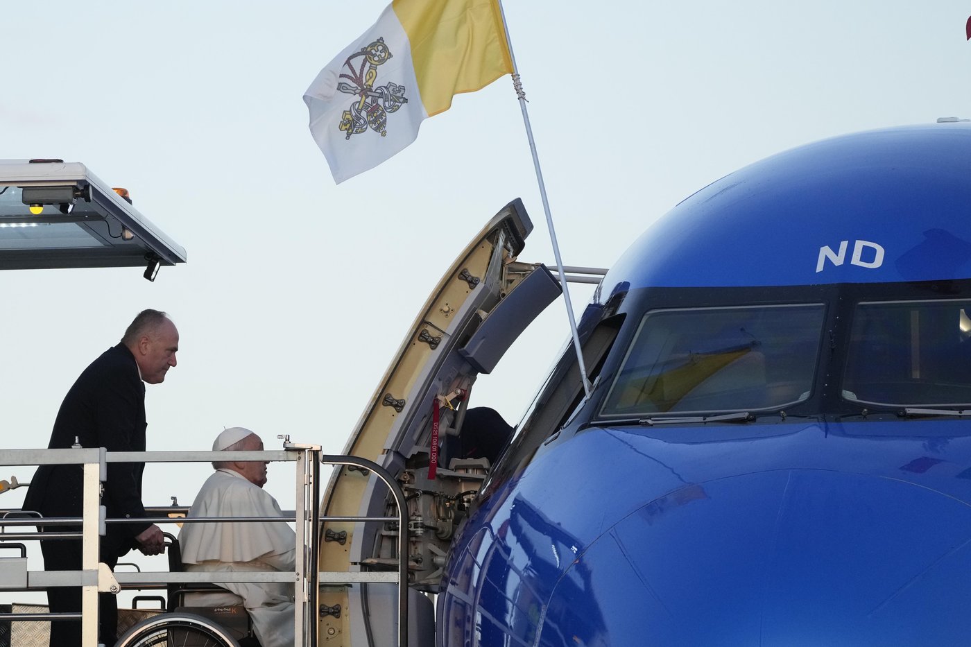 Pope Francis makes 1st papal visit to France's Corsica awash in expressions of popular piety | iNFOnews.ca