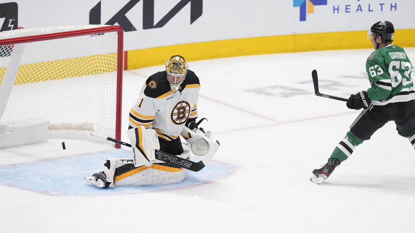 Dadonov scores 2 goals, including a penalty shot, as the Stars beat the Bruins 7-2 | iNFOnews.ca