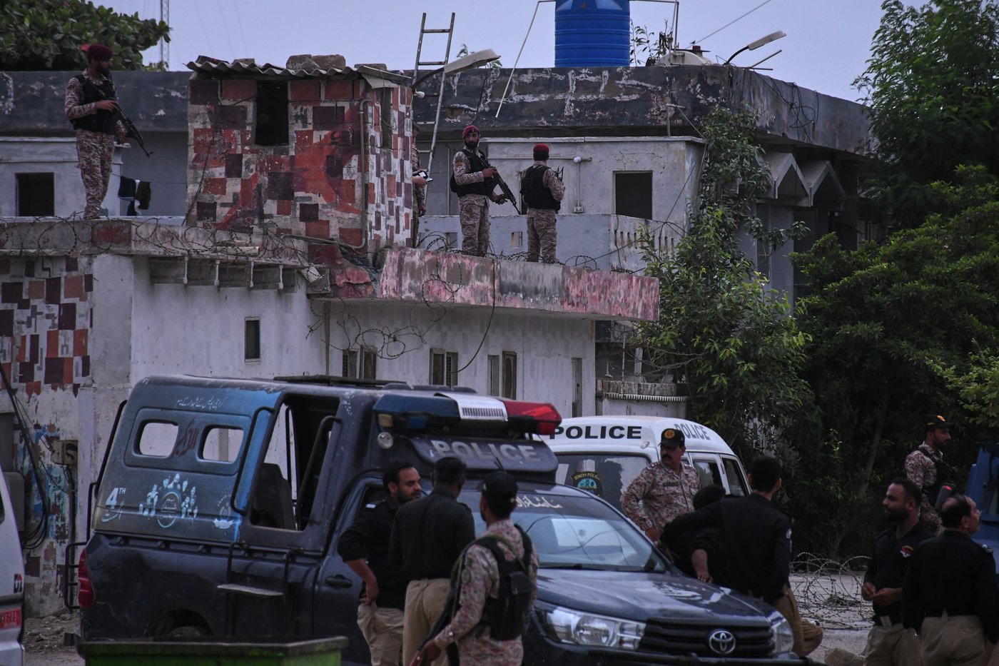Pakistan's military says 3 soldiers were killed in militant attack in Karachi and vows retaliation | iNFOnews.ca Pakistan's military says 3 soldiers were killed in militant attack in Karachi and vows retaliation | iNFOnews.ca
