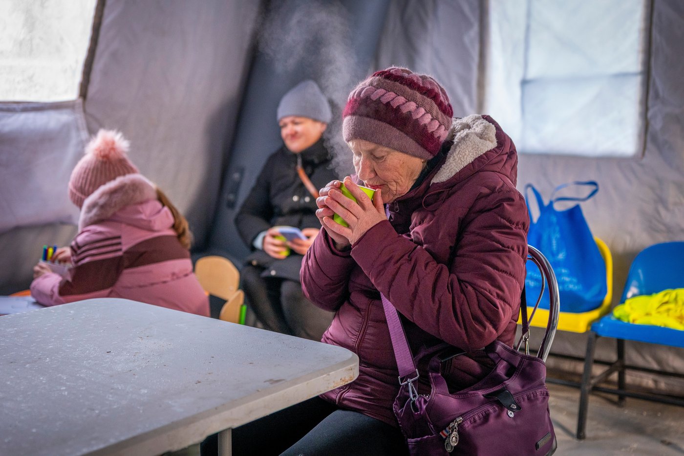 Photos show Ukrainians enduring a frigid winter after Russian strikes knocked out power | iNFOnews.ca