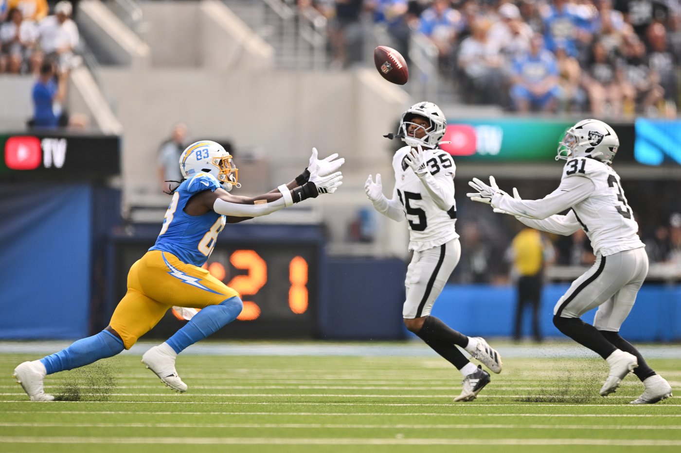 Kirk Cousins connects with Cody White for 2 TDs and Raiders beat Chargers 26-14 | iNFOnews.ca Kirk Cousins connects with Cody White for 2 TDs and Raiders beat Chargers 26-14 | iNFOnews.ca