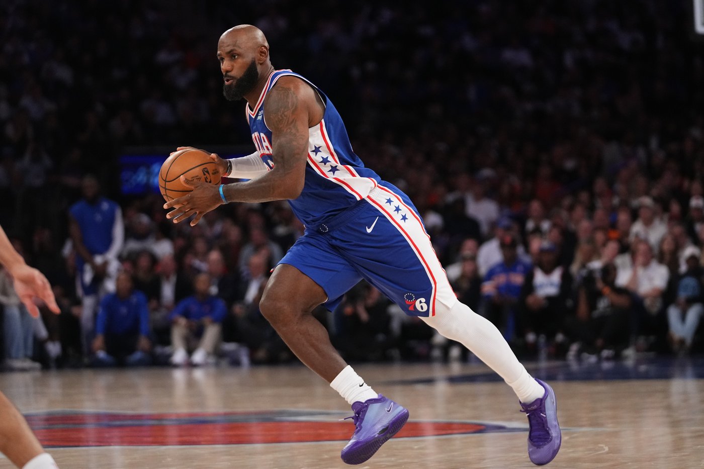 76ers win opening game with LeBron James, beat NBA champion Knicks 106-100 | iNFOnews.ca 76ers win opening game with LeBron James, beat NBA champion Knicks 106-100 | iNFOnews.ca
