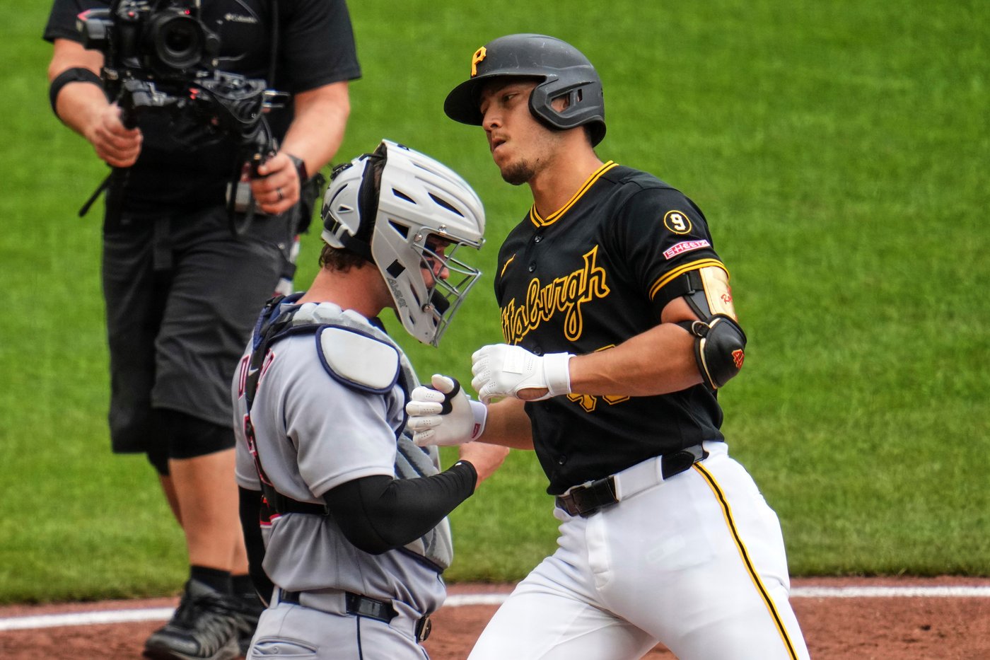 Lowe and Flores homer in the ninth off Jansen as the Pirates rally past Tigers 4-3 | iNFOnews.ca