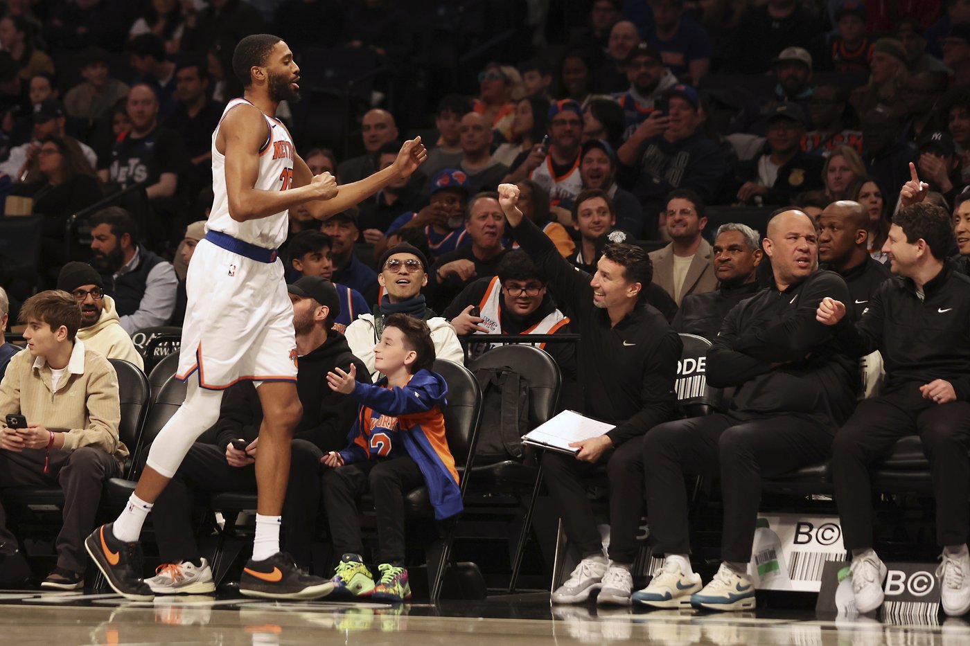 Landry Shamet scores 29 after replacing Bridges after 6 seconds, leads Knicks past Nets 113-105 | iNFOnews.ca