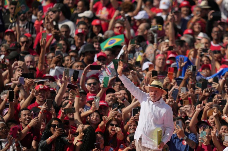 Brazil's Lula and Flávio Bolsonaro kick off their presidential campaigns | iNFOnews.ca