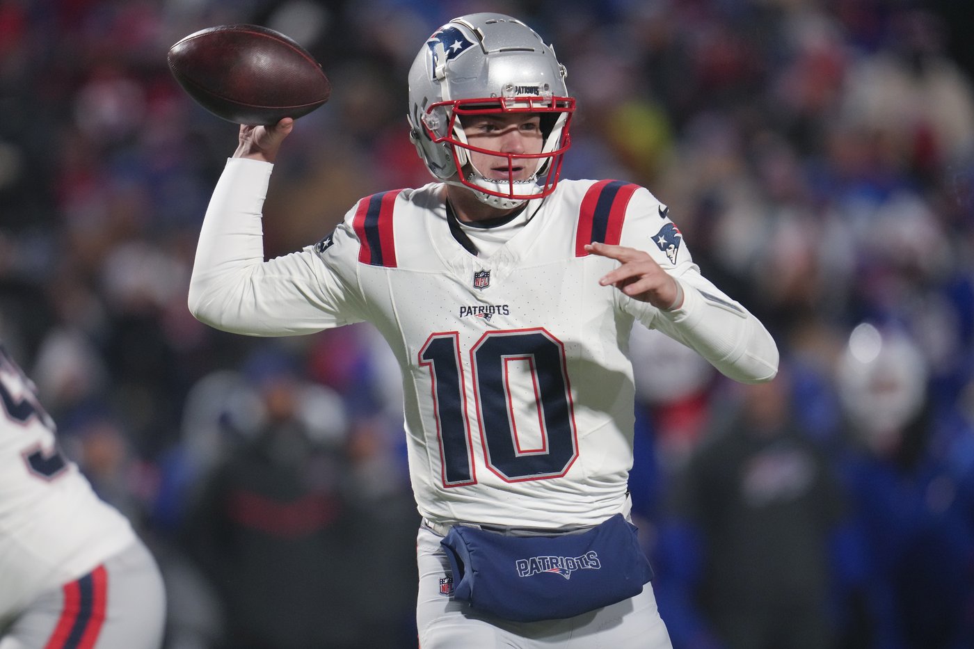 Chargers and NFL's stingiest defense closing in on playoff berth against struggling Pats | iNFOnews.ca