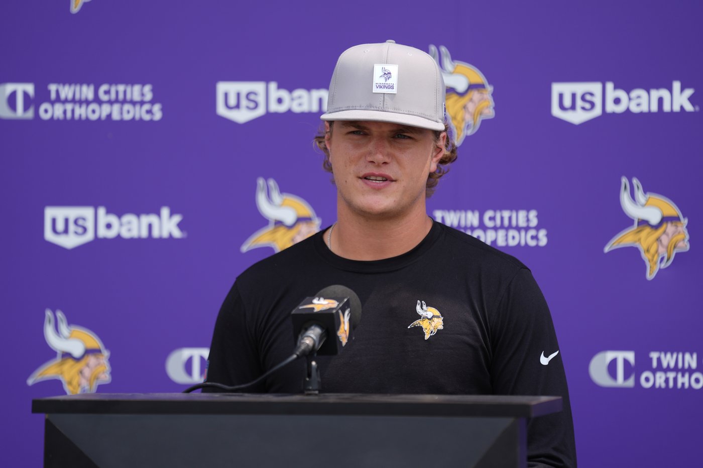 Vikings camp opens with the QBs and their teammates playing it cool over the spotlighted competition | iNFOnews.ca Vikings camp opens with the QBs and their teammates playing it cool over the spotlighted competition | iNFOnews.ca