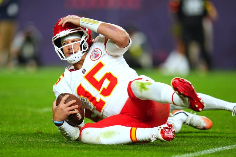 Forget winning the AFC West. Mahomes and Chiefs in danger of missing playoffs after loss to Broncos | iNFOnews.ca