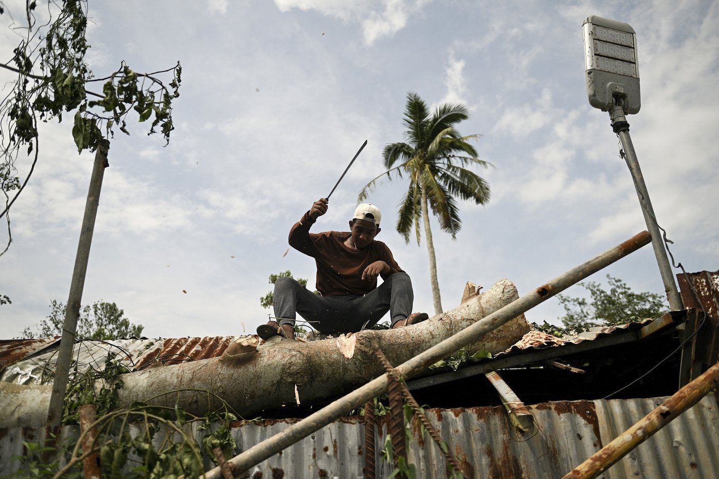 Typhoon floods villages, rips off roofs and damages 2 domestic airports in northern Philippines | iNFOnews.ca Typhoon floods villages, rips off roofs and damages 2 domestic airports in northern Philippines | iNFOnews.ca