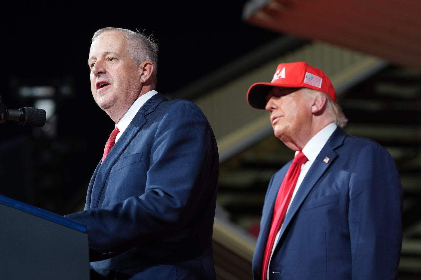 Trump pushes his $5,000 'dividend' pledge if GOP wins midterms. Republican candidates, not as much | iNFOnews.ca