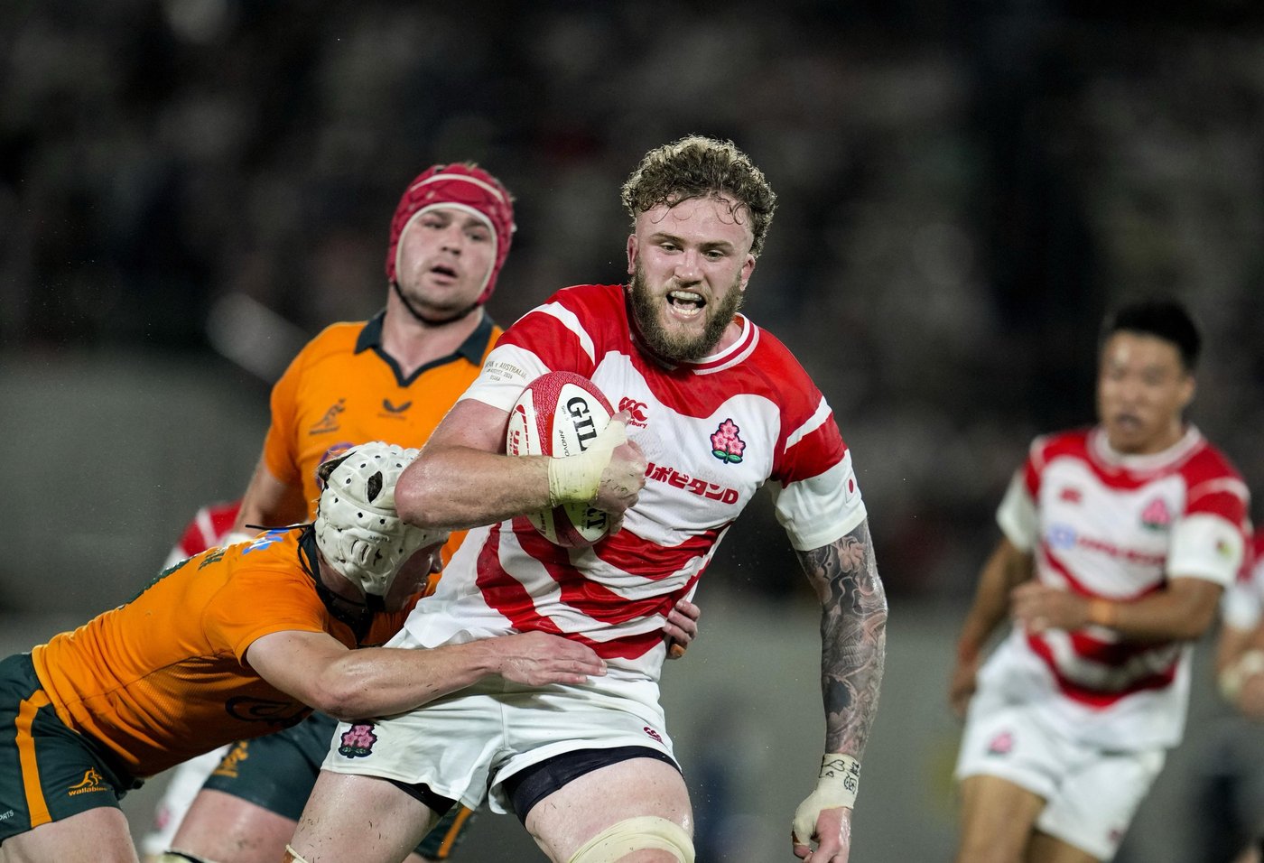 Australia survives red card and Japan rally for a 35-32 win in Les Kiss debut | iNFOnews.ca Australia survives red card and Japan rally for a 35-32 win in Les Kiss debut | iNFOnews.ca