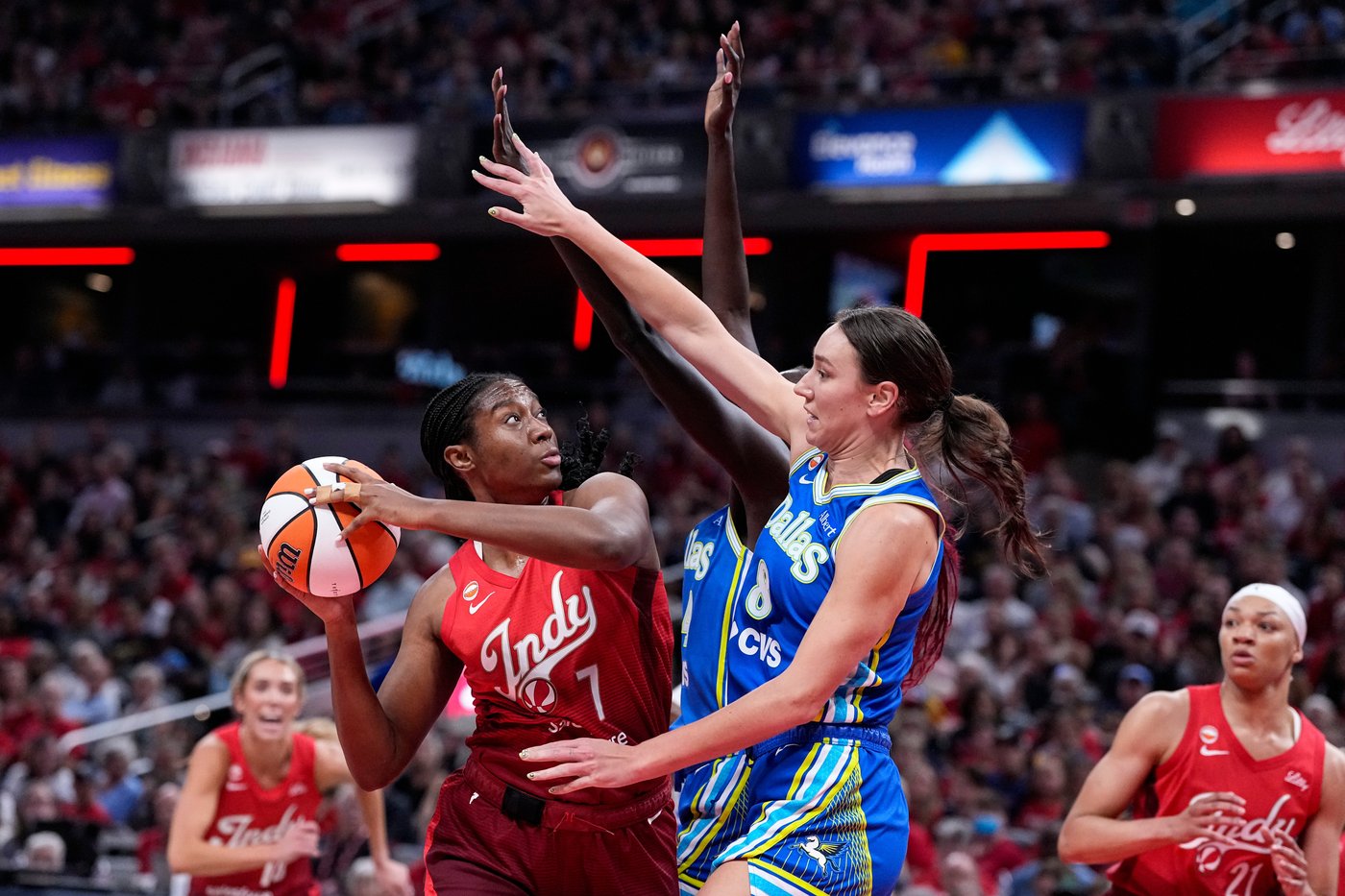 Caitlin Clark, Aliyah Boston come up big in 2nd half and propel Fever past Wings 98-87 | iNFOnews.ca