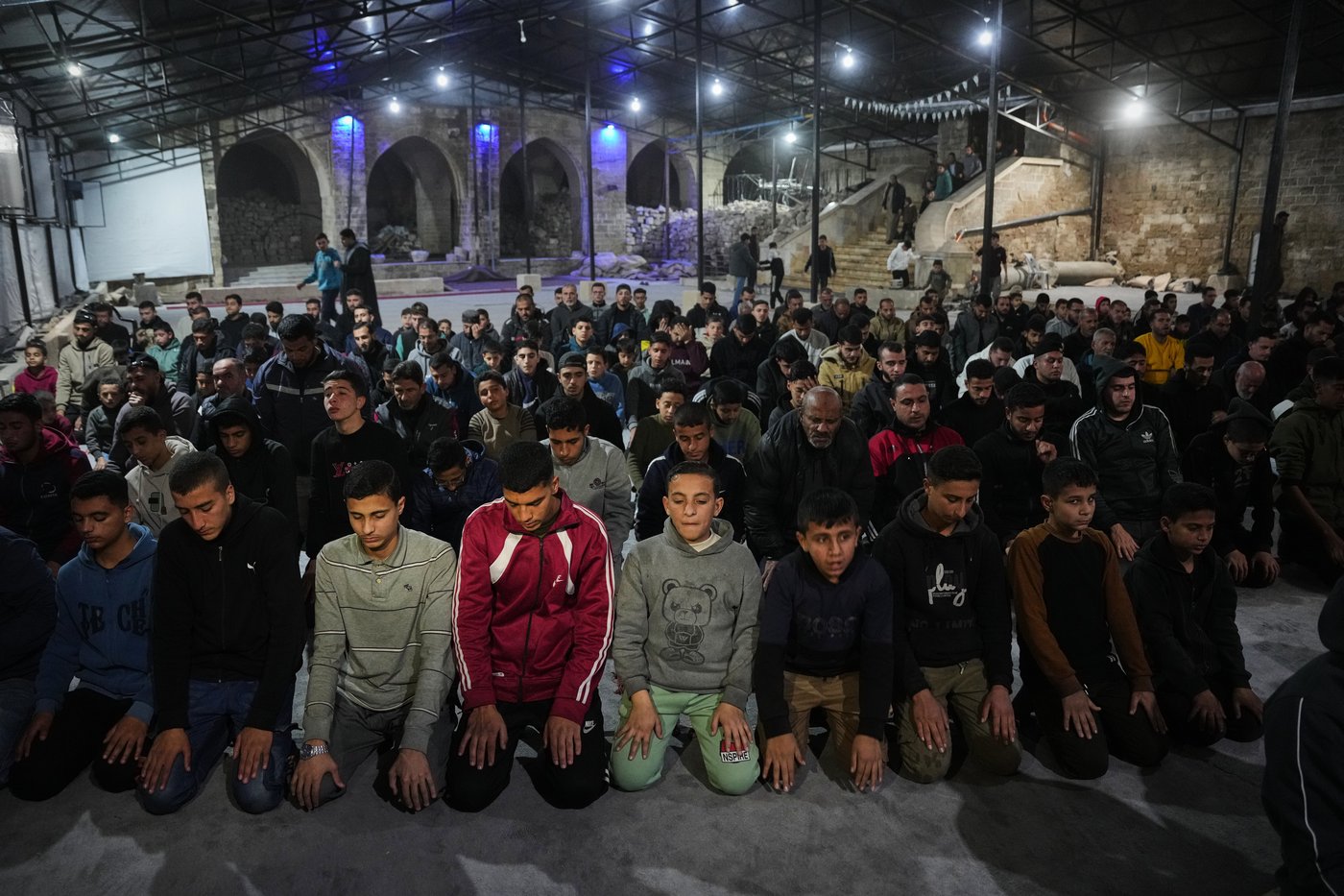 Ramadan ushers in a month of fasting, worship and charity for Muslims worldwide, in photos | iNFOnews.ca