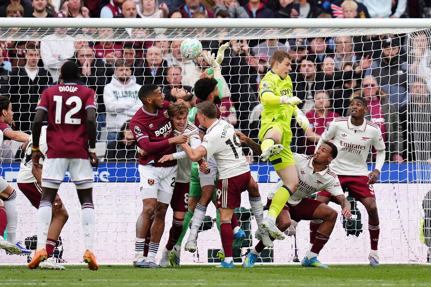 Premier League corner chaos is heading to the World Cup and FIFA believes referees will handle it | iNFOnews.ca