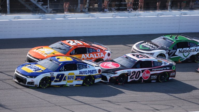 Christopher Bell takes on NASCAR's Tricky Triangle with a cast on his broken left wrist | iNFOnews.ca