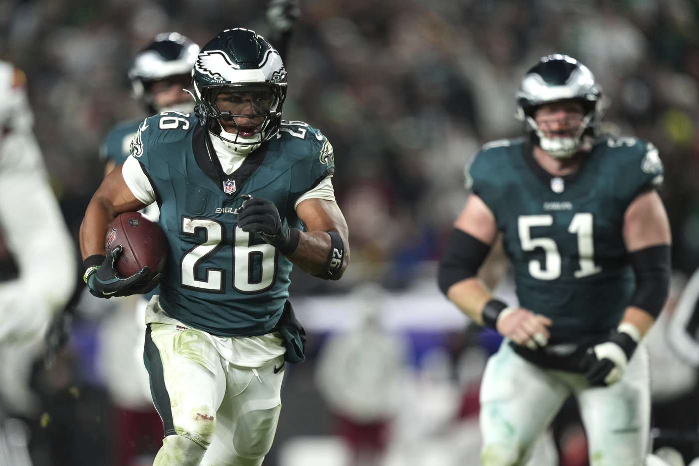 Saquon Barkley runs for 2 TDs, Eagles beat Commanders 26-18 to stretch NFC East lead | iNFOnews.ca