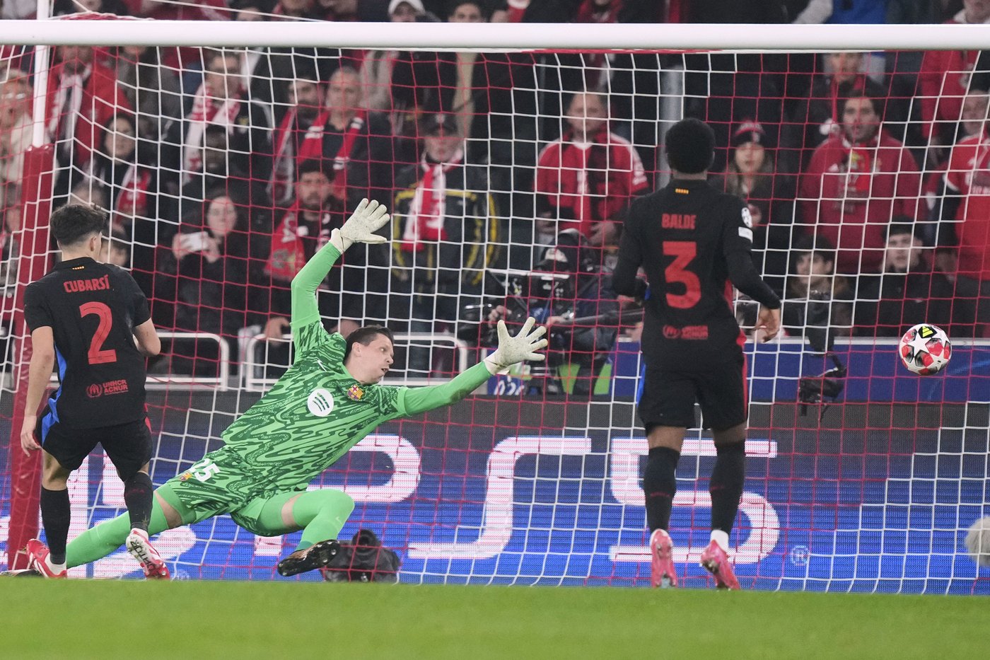 Barcelona sticks with Szczesny in goal for Champions League match against Atalanta | iNFOnews.ca