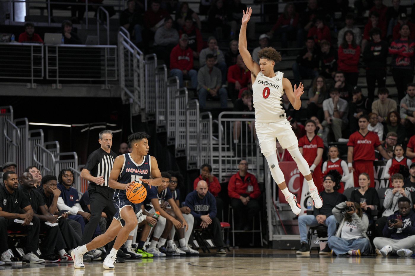 No. 14 Cincinnati pulls away in the second half and beats Howard 84-67 | iNFOnews.ca