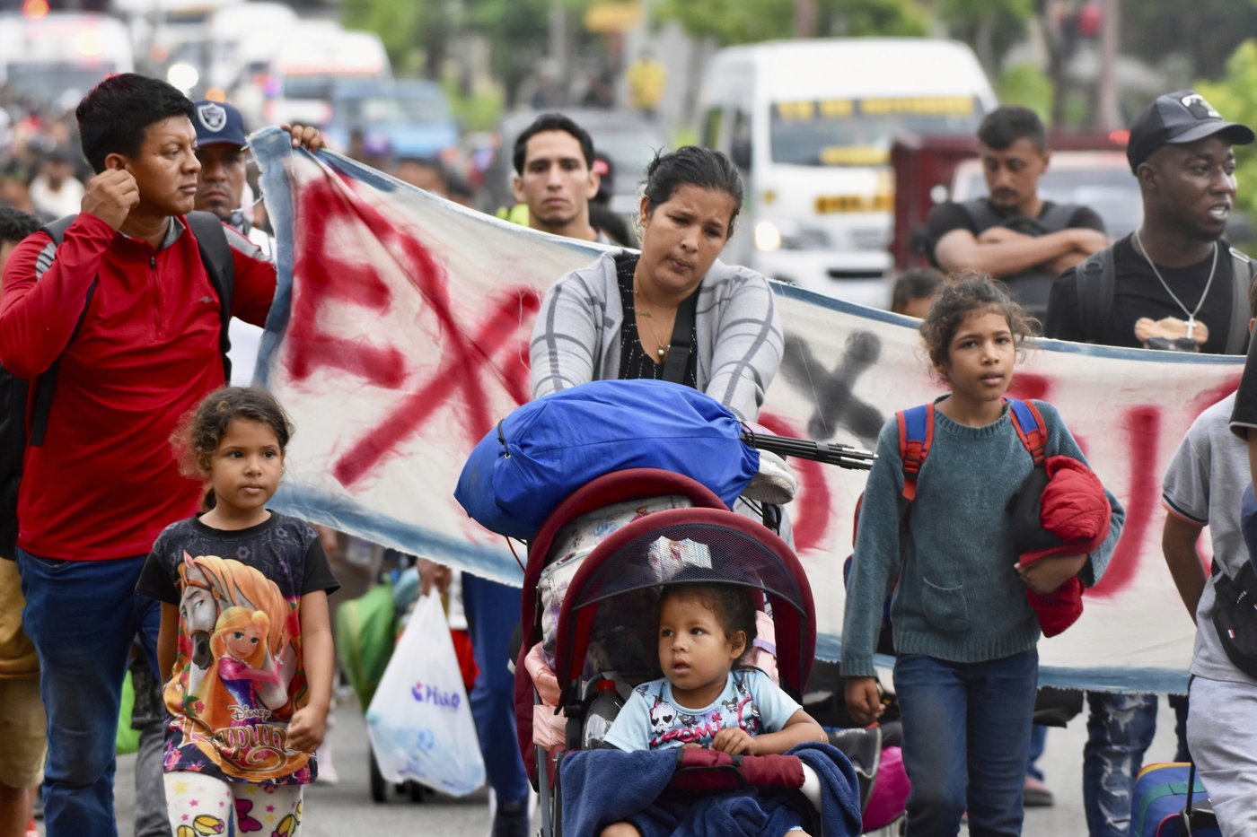 About 300 migrants start walk north from southern Mexico. Their goal is not the US border | iNFOnews.ca