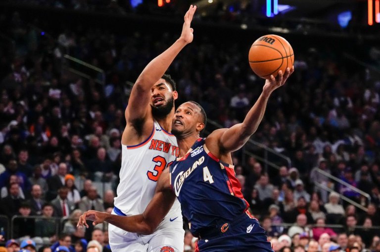 Evan Mobley makes a quick return from a calf strain to rejoin the Cavaliers in loss on Christmas | iNFOnews.ca