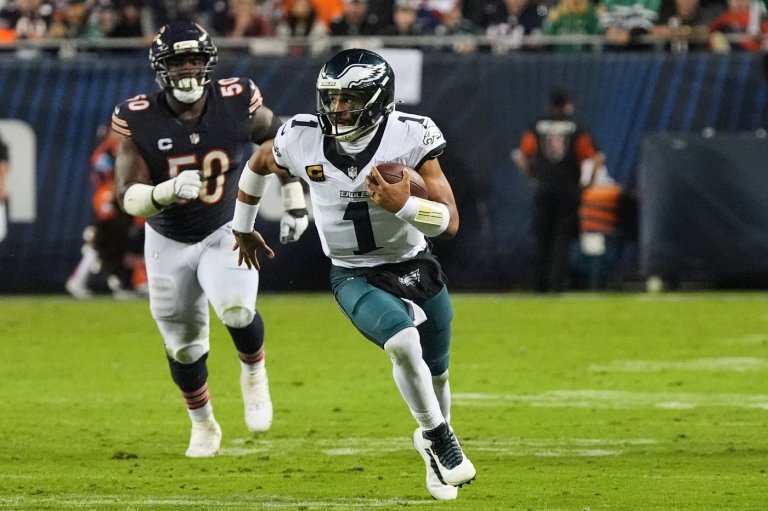 Jalen Hurts wants the Eagles to learn from their mistakes in a loss to the Bears | iNFOnews.ca