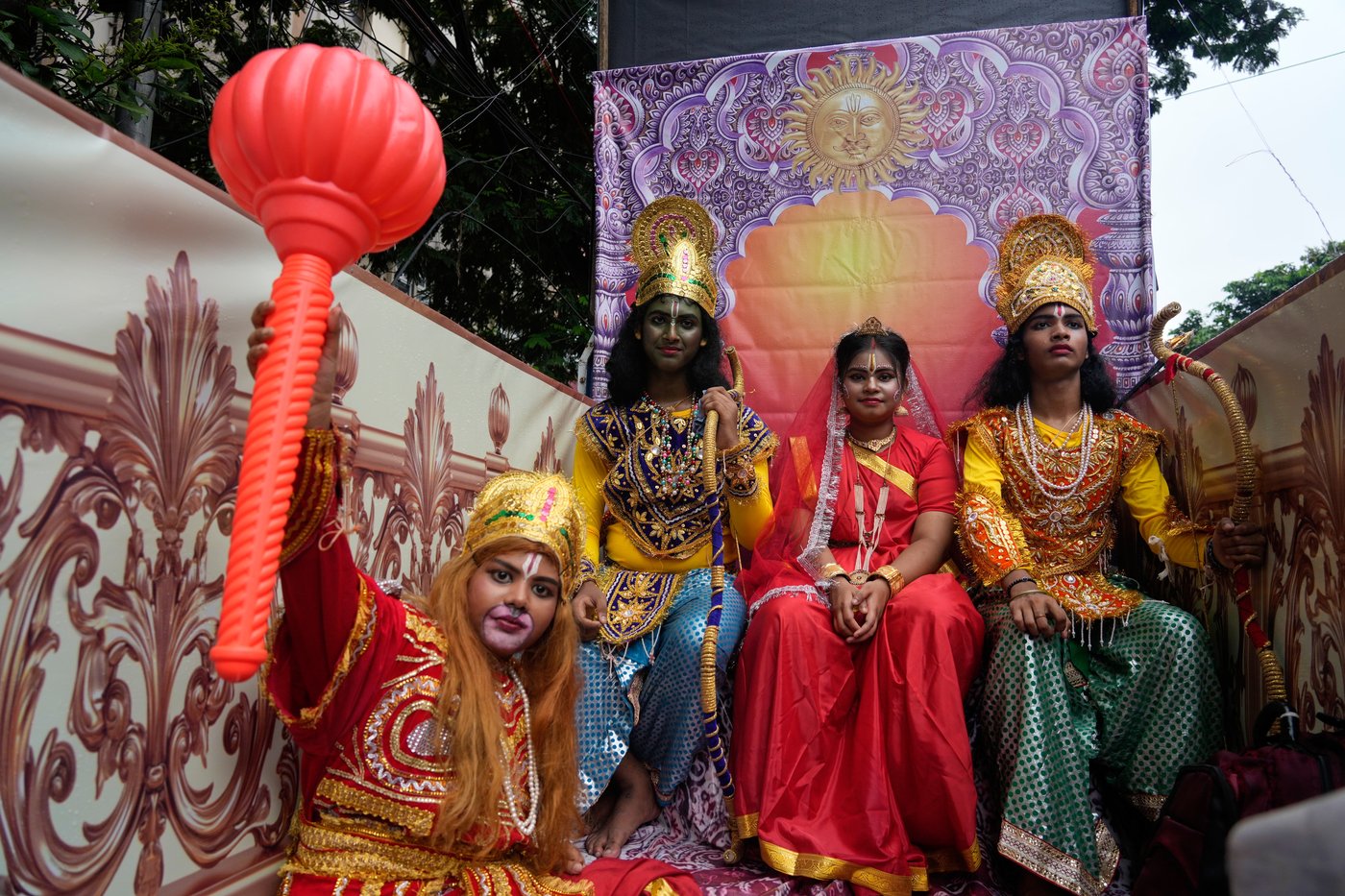 Crowd surge at Hindu festival in India leaves 1 dead and many hospitalized | iNFOnews.ca Crowd surge at Hindu festival in India leaves 1 dead and many hospitalized | iNFOnews.ca