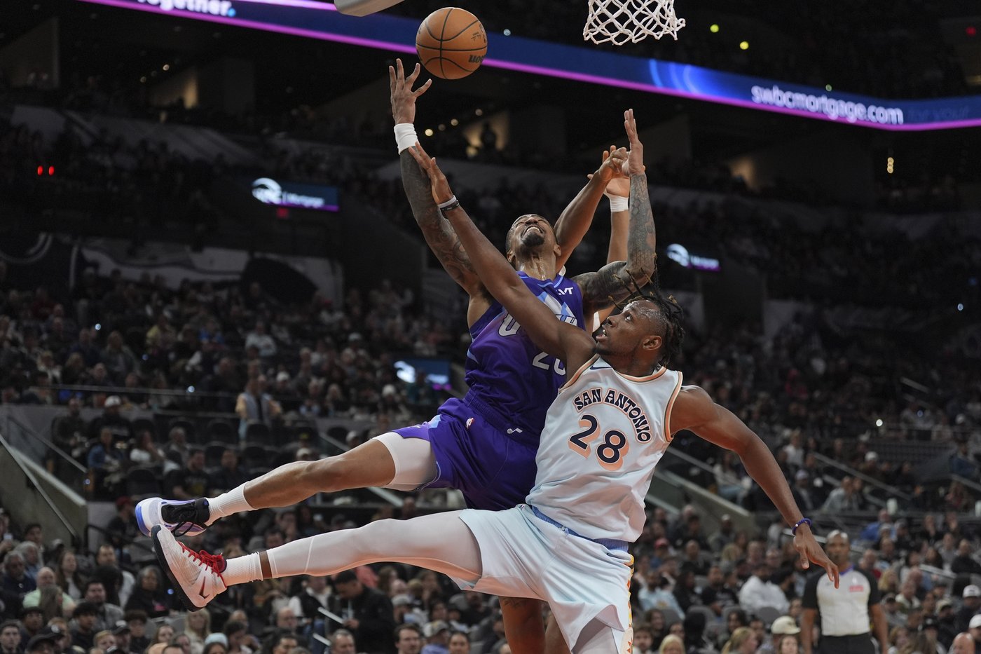 Spurs rally to top Jazz 126-118 for 2nd straight victory without injured Wembanyama | iNFOnews.ca