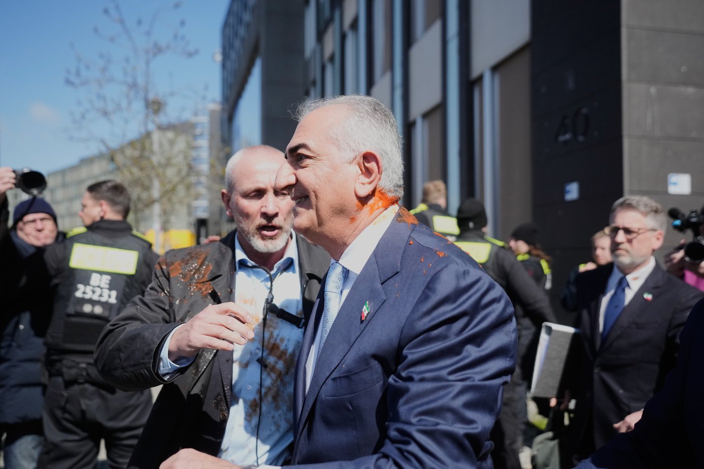 Iran’s exiled crown prince Reza Pahlavi splattered with red liquid in Berlin | iNFOnews.ca