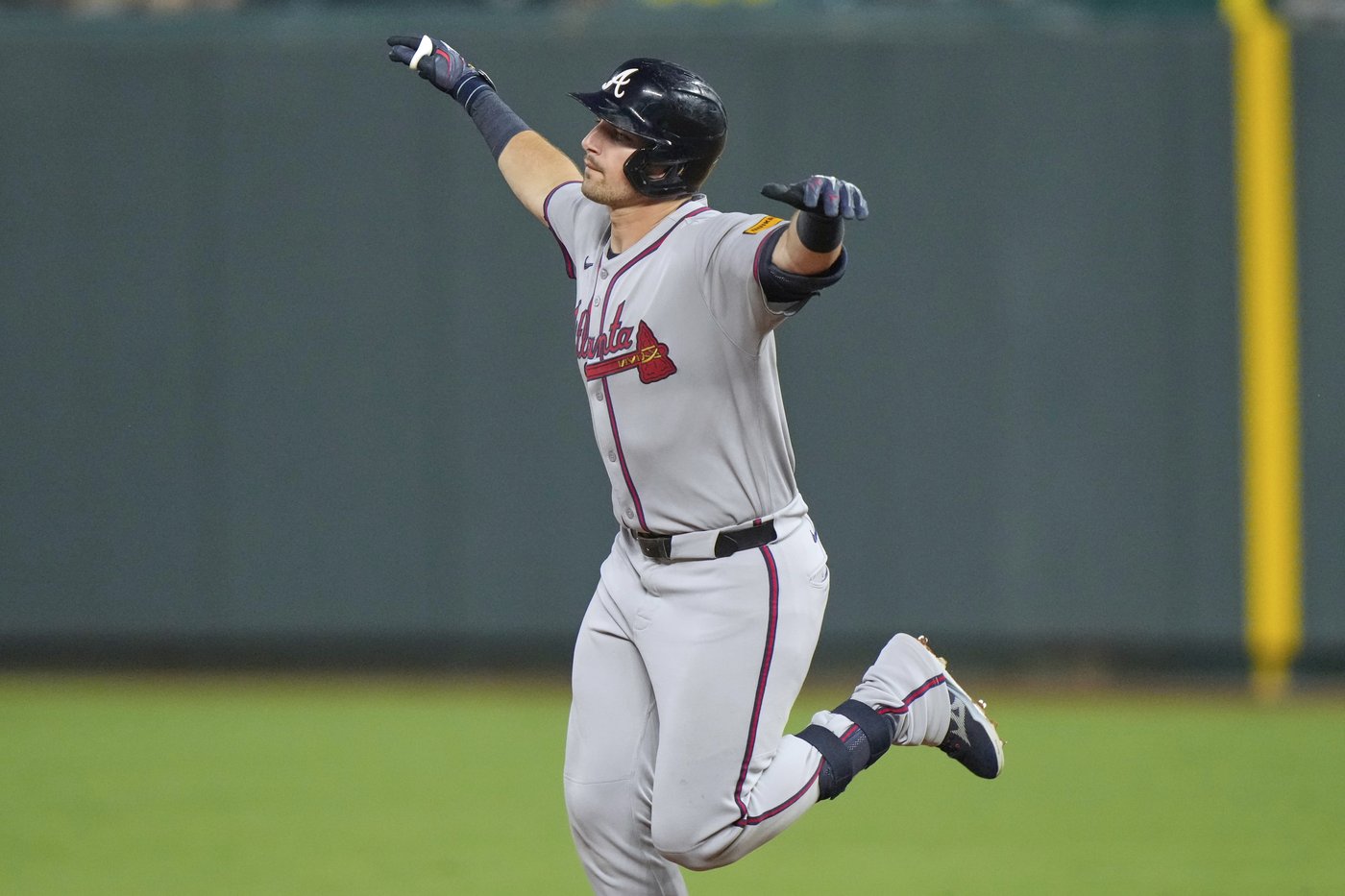 Acuña, Ozuna and Riley homer as Braves end 5-game skid and Royals tie club mark with 14 walks | iNFOnews.ca