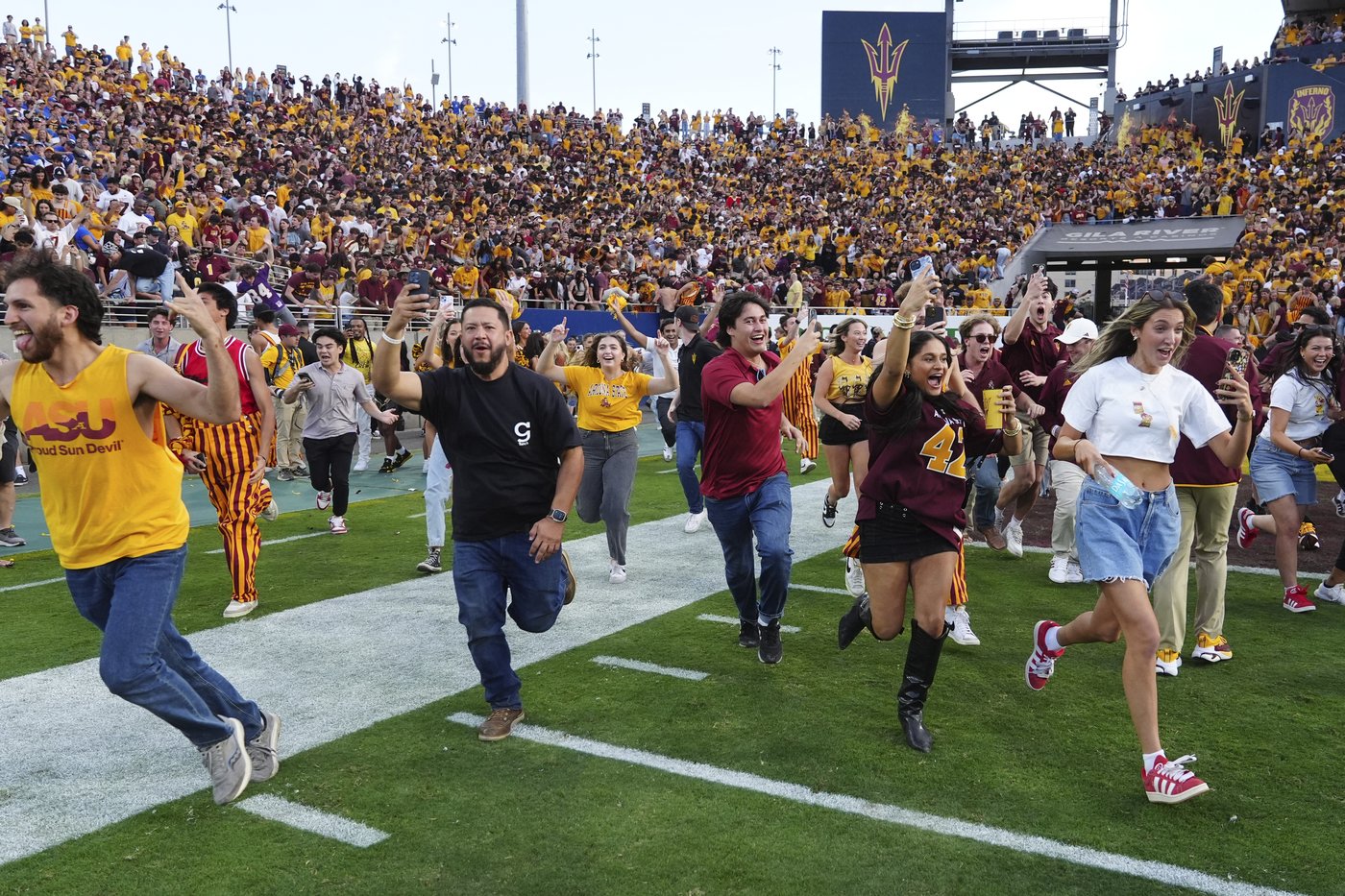 BYU coach Kalani Sitake doesn't blame 28-23 loss on Arizona State's premature field storming | iNFOnews.ca