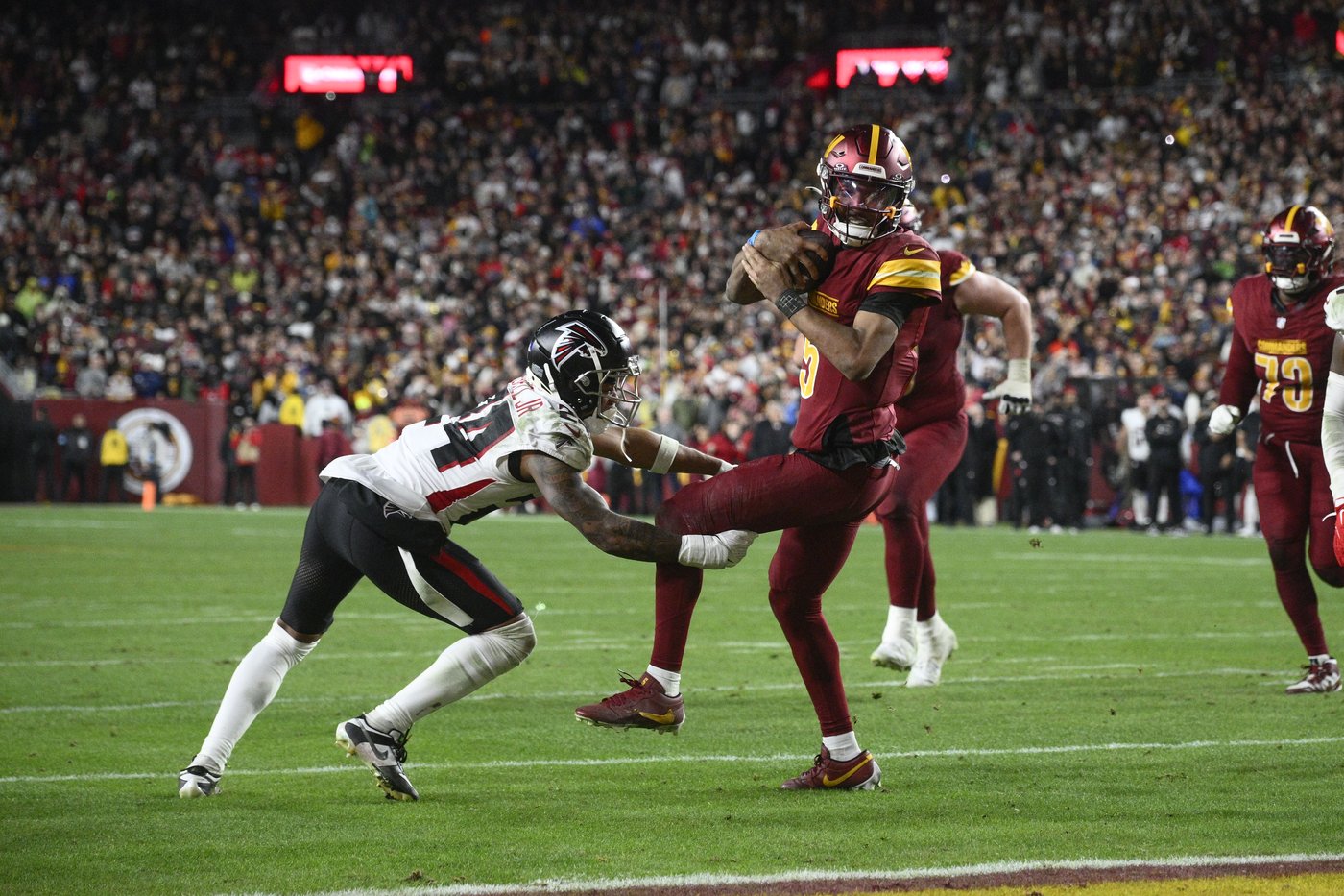 Jayden Daniels carries the Commanders into the playoffs by running as much as throwing | iNFOnews.ca