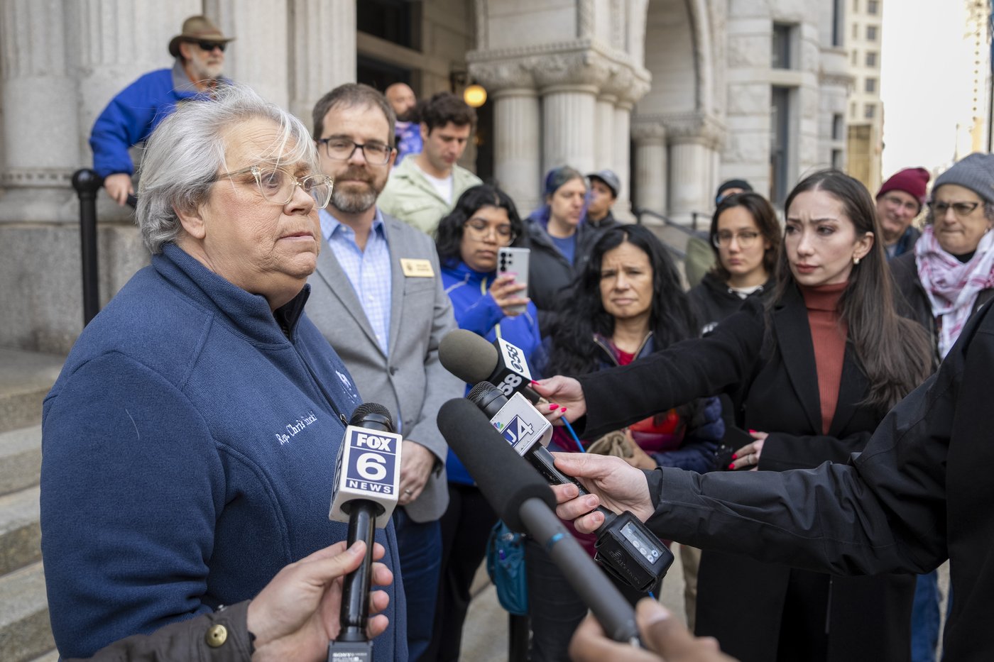 FBI arrests a Milwaukee judge accused of helping a man evade immigration authorities | iNFOnews.ca