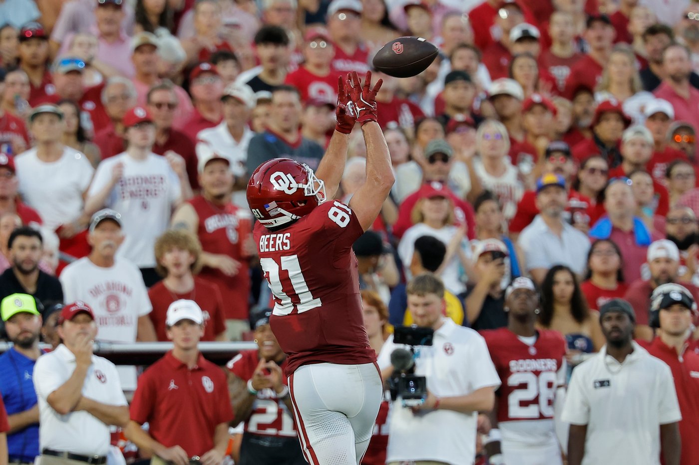 Mateer, Sategna help No. 10 Oklahoma overpower UTEP 51-0 | iNFOnews.ca