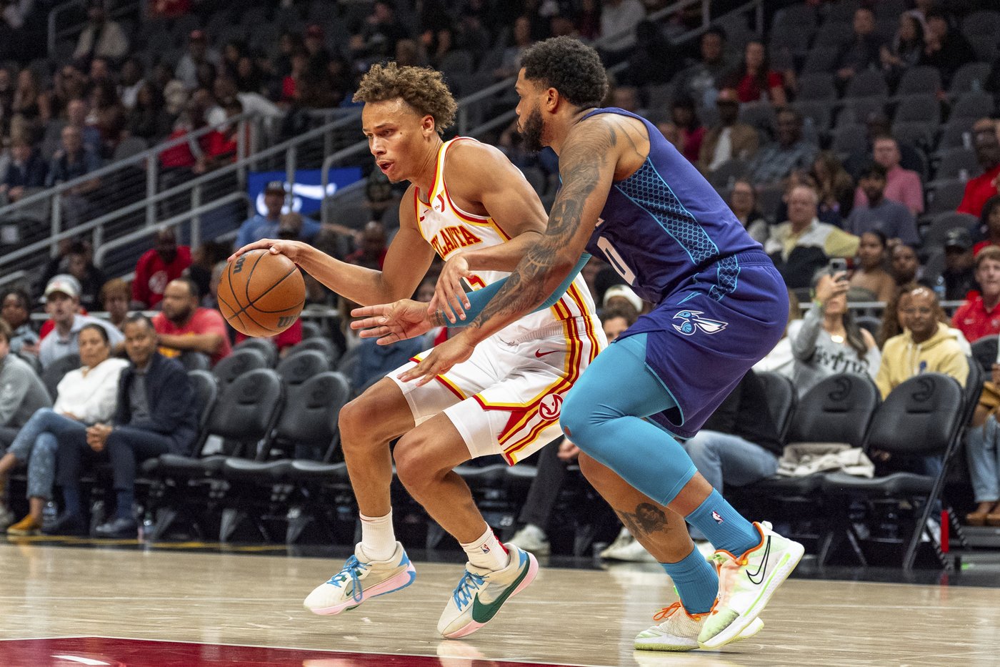 Young scores 38 points as Hawks overcome Ball's 3-point barrage, 34 points, to beat Hornets 125-120 | iNFOnews.ca