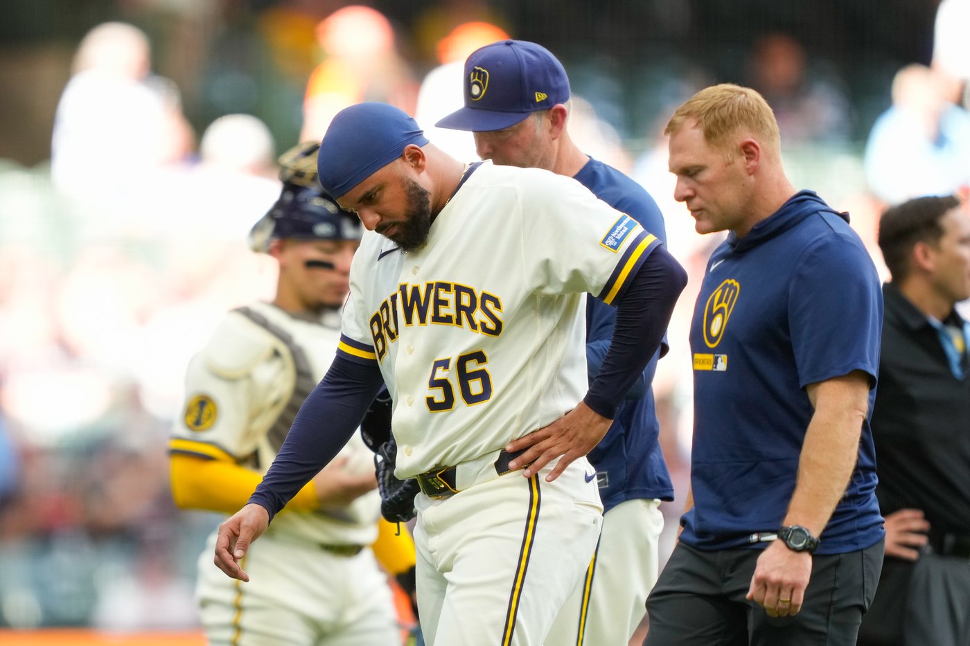 Brewers relievers DL Hall and Grant Anderson leave with injuries during 12-9 loss to Giants | iNFOnews.ca