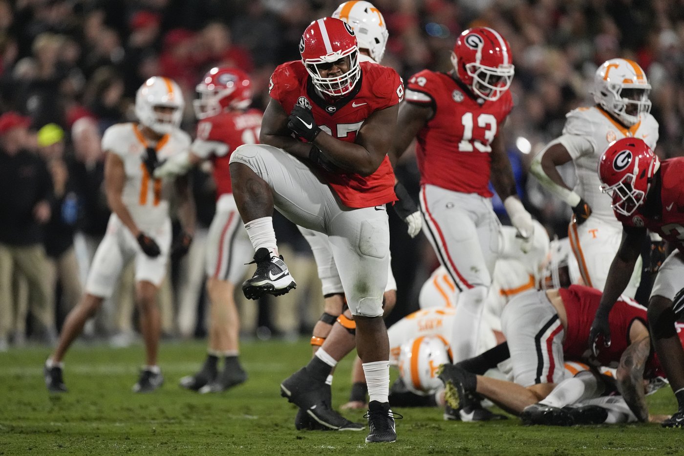 Beck throws for 2 TDs, runs for another to lead No. 11 Georgia past No. 6 Tennessee 31-17 | iNFOnews.ca