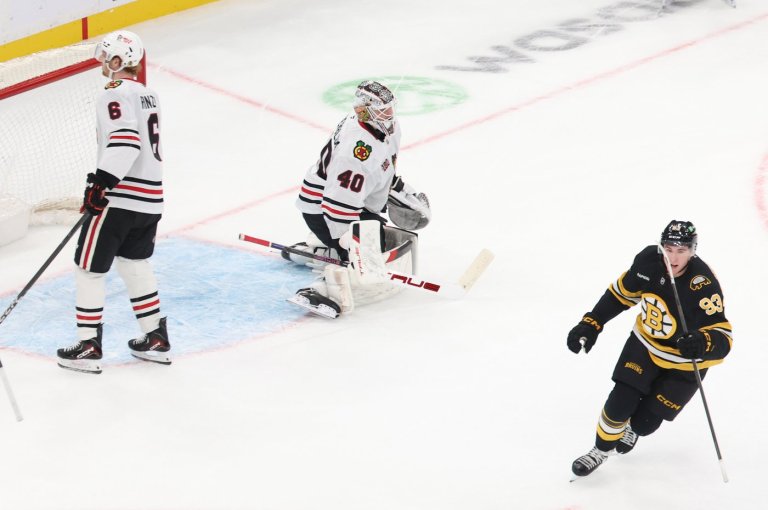 Fraser Minten scores in overtime to lift the Bruins past the Blackhawks, 4-3 | iNFOnews.ca