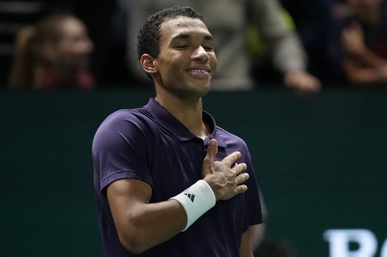 Auger-Aliassime beats Bublik to set up Paris Masters final against either Sinner or Zverev | iNFOnews.ca
