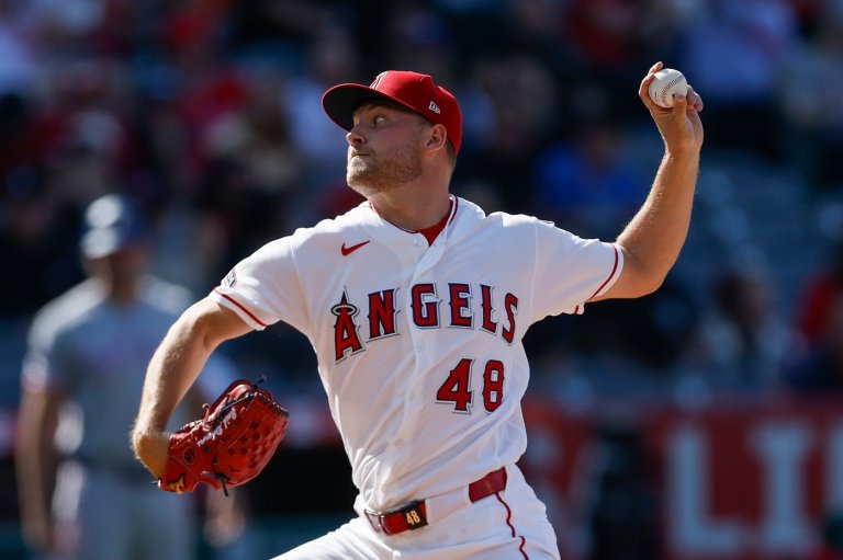 Detmers nearly perfect while striking out 14, Angels beat Rangers 2-1 on error in 9th for 1st sweep | iNFOnews.ca