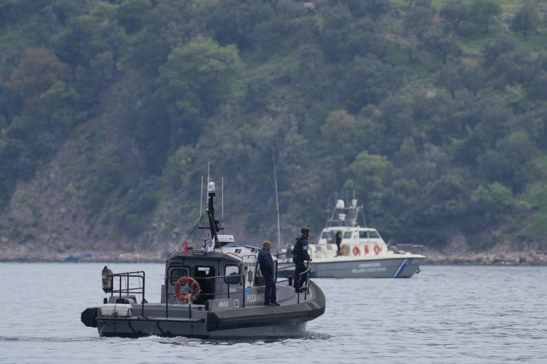 Capsizings cause the deaths of 12 migrants off Greek islands | iNFOnews.ca