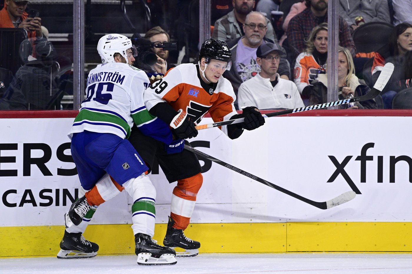 Michkov Mania officially hits Philly as Russian rookie earns roaring ovation in Flyers' home opener | iNFOnews.ca