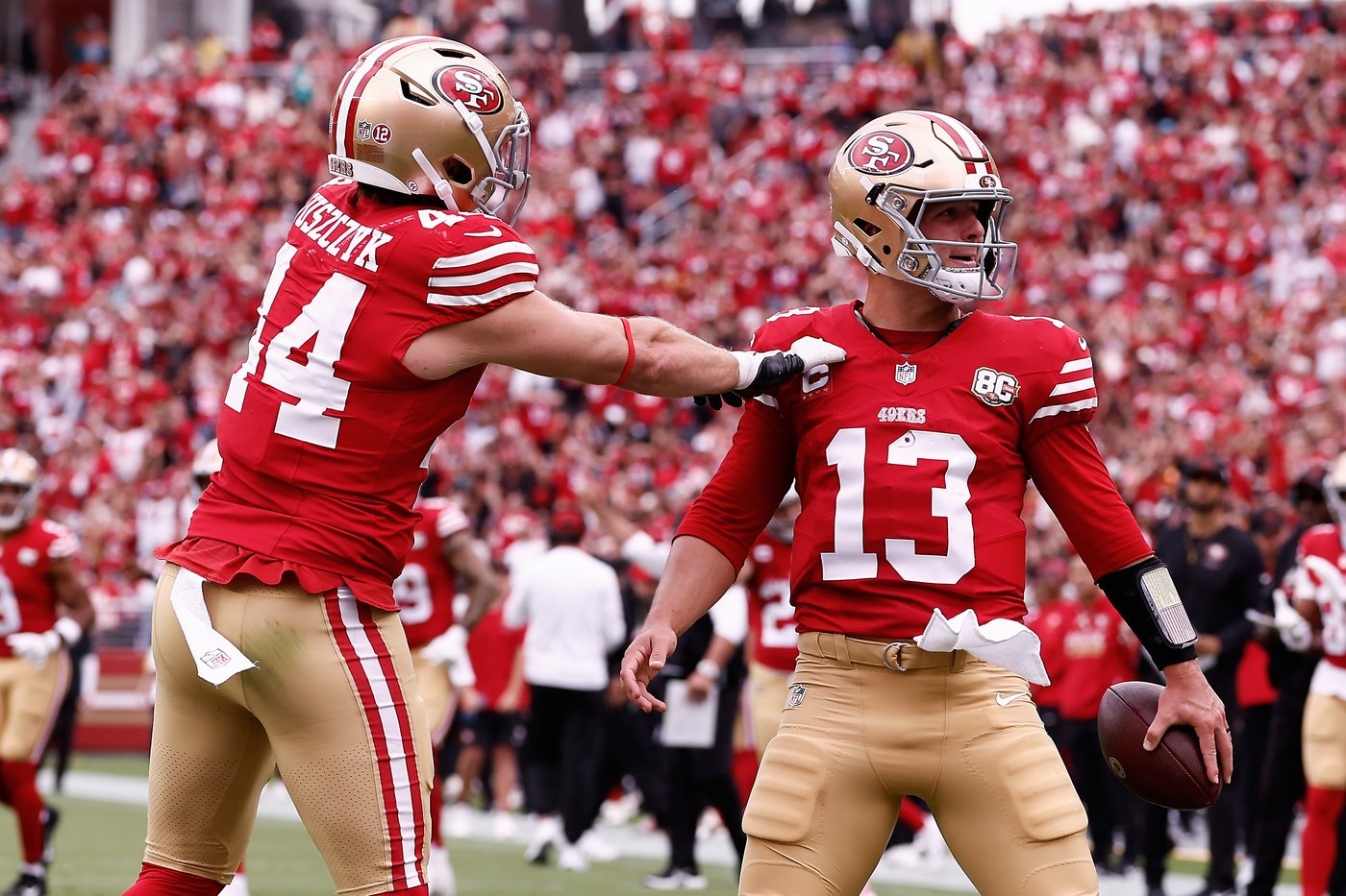 49ers score TDs on 1st 5 drives to beat the Dolphins 35-13 | iNFOnews.ca