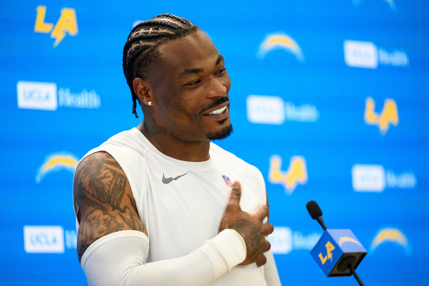 Chargers safety Derwin James turns focus back to football after landing contract extension | iNFOnews.ca Chargers safety Derwin James turns focus back to football after landing contract extension | iNFOnews.ca