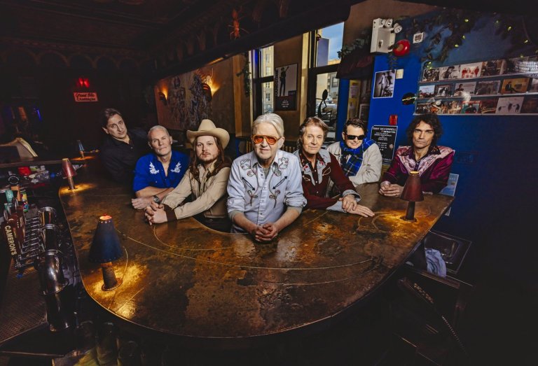 Blue Rodeo's Greg Keelor says 'Lake Ontario' lyric now an anti-Trump rallying cry | iNFOnews.ca