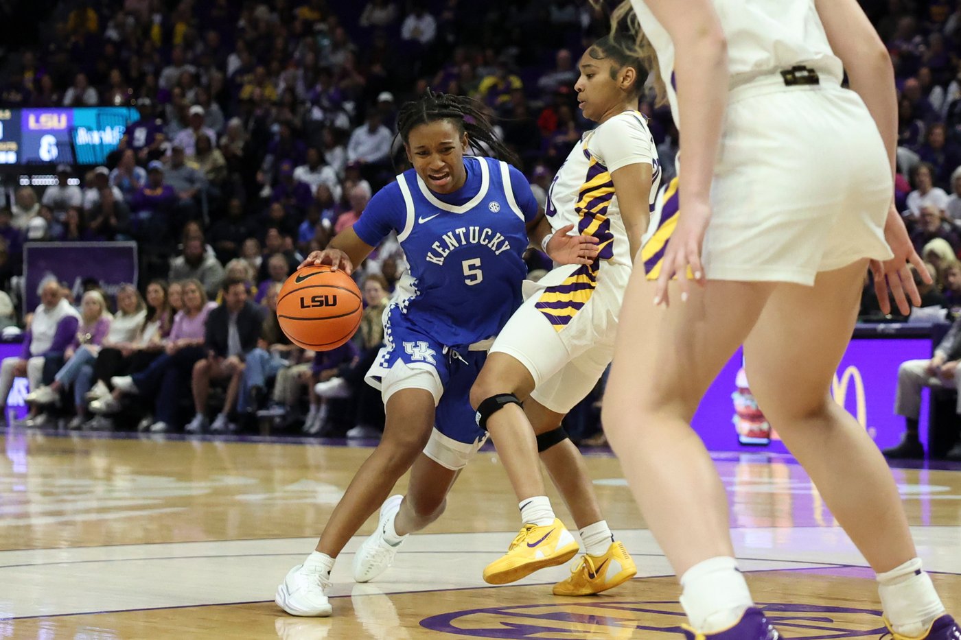 Morgan's last-second 3-pointer lifts No. 11 Kentucky over No. 5 LSU 80-78 as Kiffin looks on | iNFOnews.ca