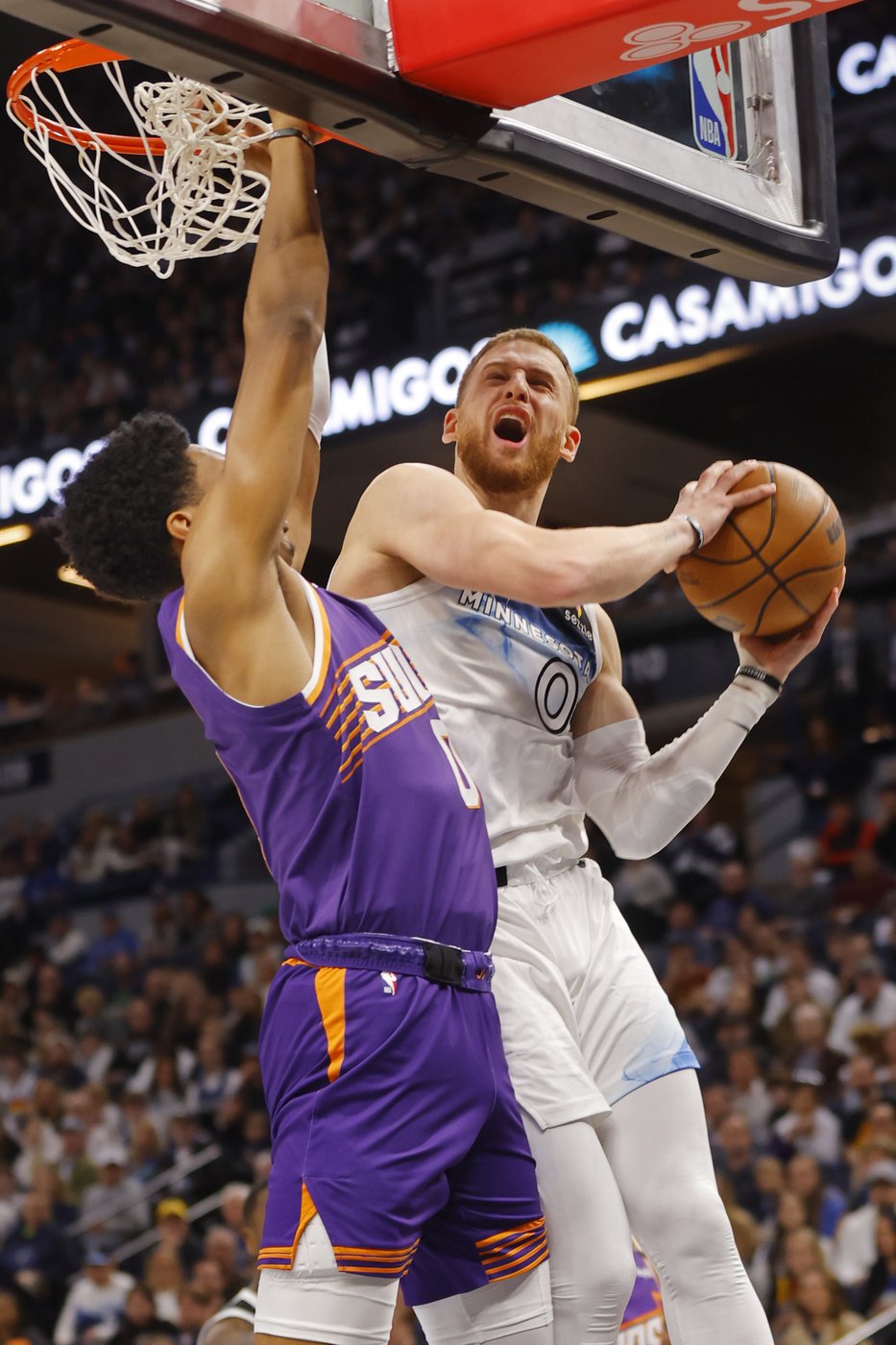 Randle hits 3 at the buzzer to lift Timberwolves over Booker, Suns with 120-117 win | iNFOnews.ca Randle hits 3 at the buzzer to lift Timberwolves over Booker, Suns with 120-117 win | iNFOnews.ca