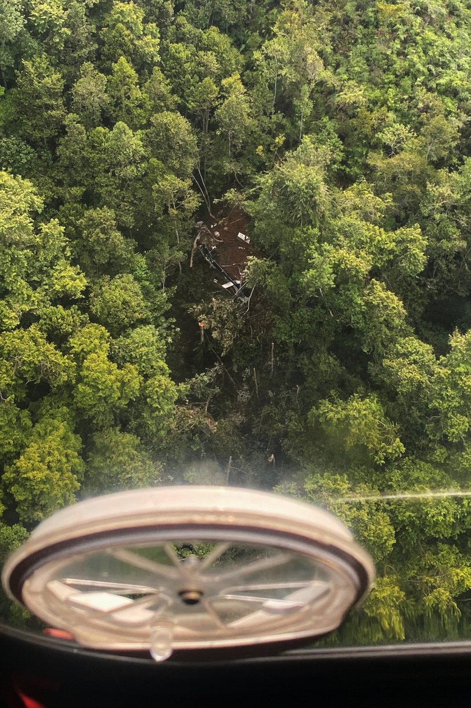 Helicopter crash on Indonesia's Borneo island kills 8 | iNFOnews.ca Helicopter crash on Indonesia's Borneo island kills 8 | iNFOnews.ca
