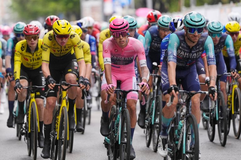 Ballerini dodges a late crash to seize a breakthrough Giro stage win in Naples | iNFOnews.ca