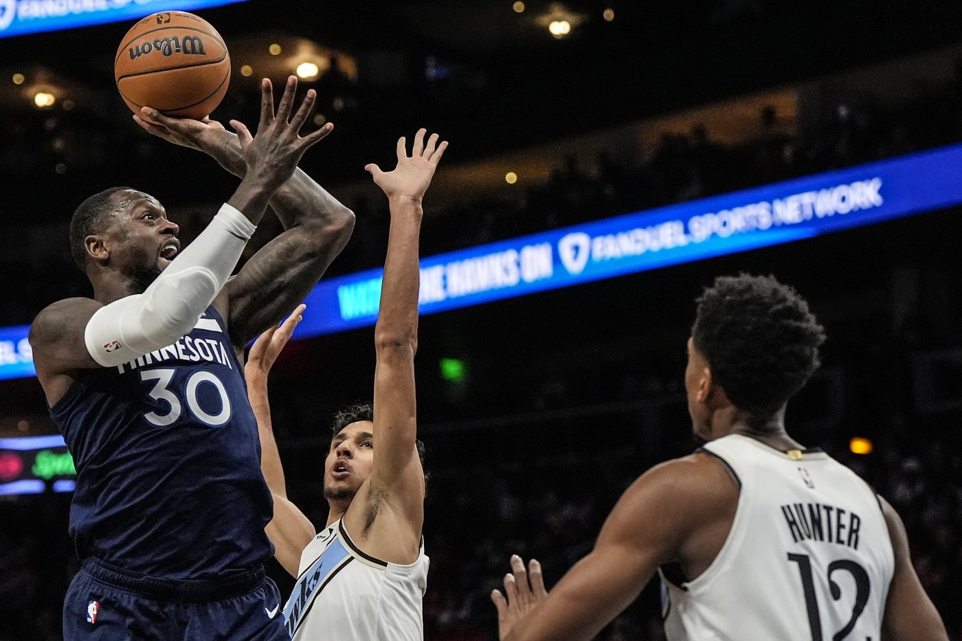 Mathews and Young lead the Hawks past the Timberwolves 117-104 | iNFOnews.ca