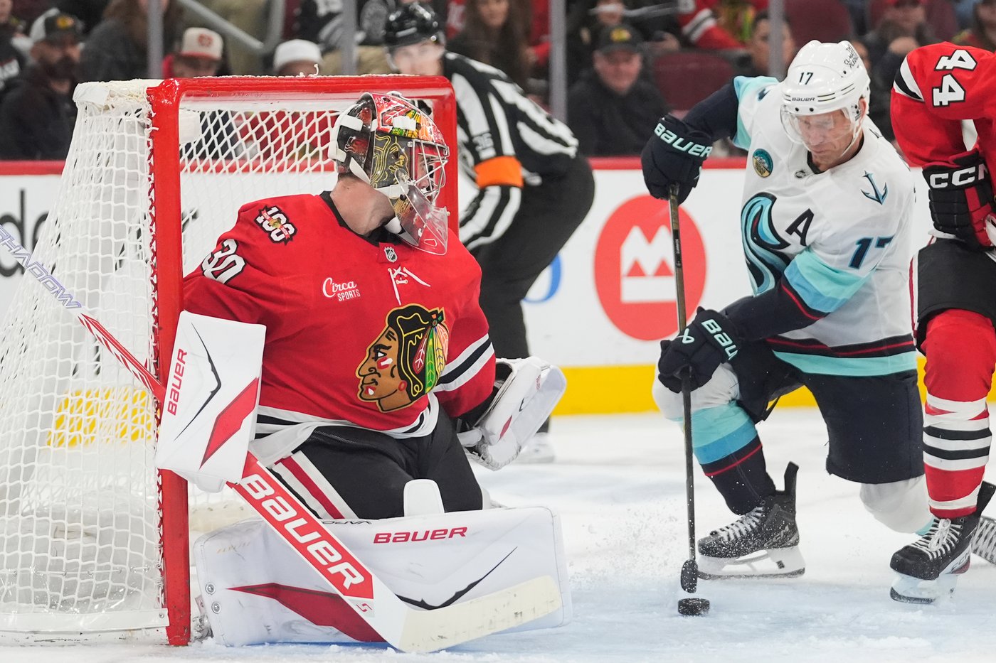 Schwartz caps Kraken's three-goal third period in 3-2 win over Blackhawks | iNFOnews.ca
